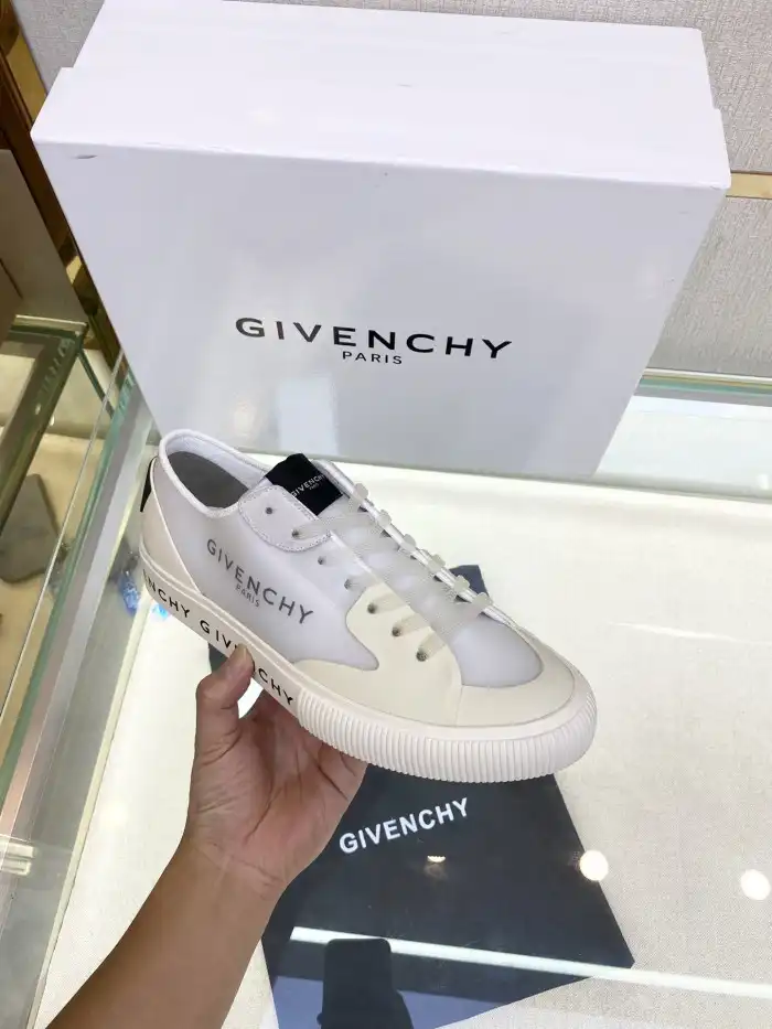 Rep Givench Spectre Low-TOP SNEAKER 0130