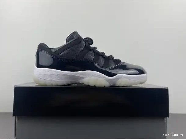 Rep Low AV2187-001 Air 72-10 Jordan 11 Retro 0221